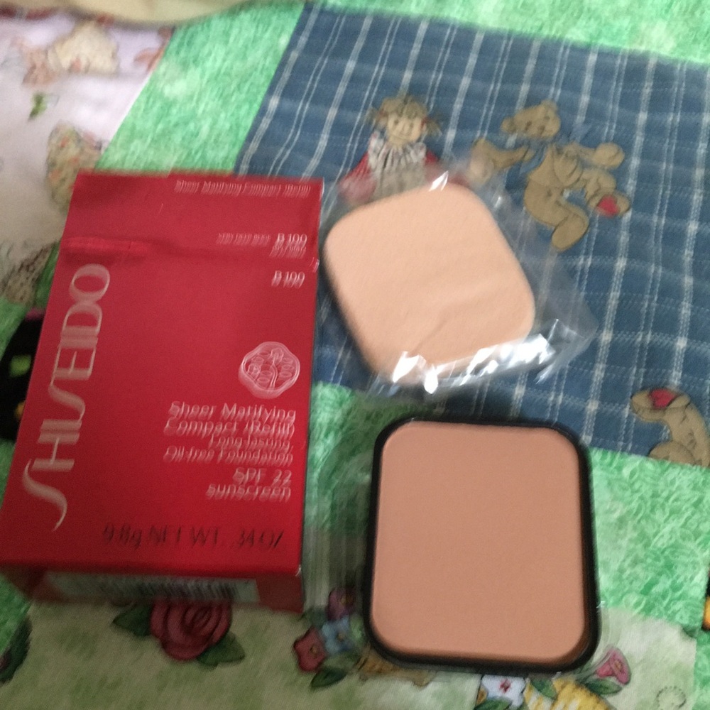 Shisheido oil-free compact refill B100